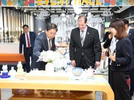 김해시-미 레이크우드시‘셔틀 교류’ 레이크우드시 김해분청도자기축제 방문  기사 이미지