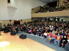 '1년에 한 번은 웃어야죠'…문화 불모지 괴산 밝힌 송년음악회 기사 이미지