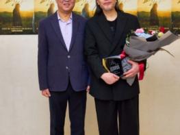 문화체육관광부, 40년 가수 생활 마무리하는 임재범에게 공로패 수여 기사 이미지