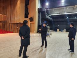 김만기 창원특례시 문화관광체육국장, 진해아트홀 현장 방문 기사 이미지