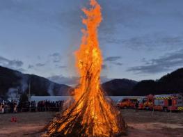 봉화군 소천면 산악회, 정월대보름 달집태우기 행사 성황리 개최 기사 이미지