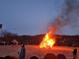 강화군, 박물관서 띄운 소원 2,035개… 전등사 달집태우기로 마무리 기사 이미지