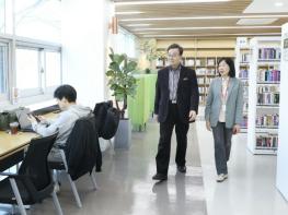 의왕시, 제4회 도서관의 날 맞아 '예술로 피어나는 봄' 행사 성료 기사 이미지