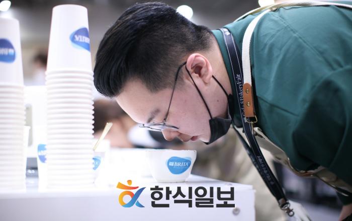 [청년셰프 인터뷰] 나의 커피에서 '우리'의 브랜드로! 박세진 바리스타가 꿈꾸는 내일 기사 이미지